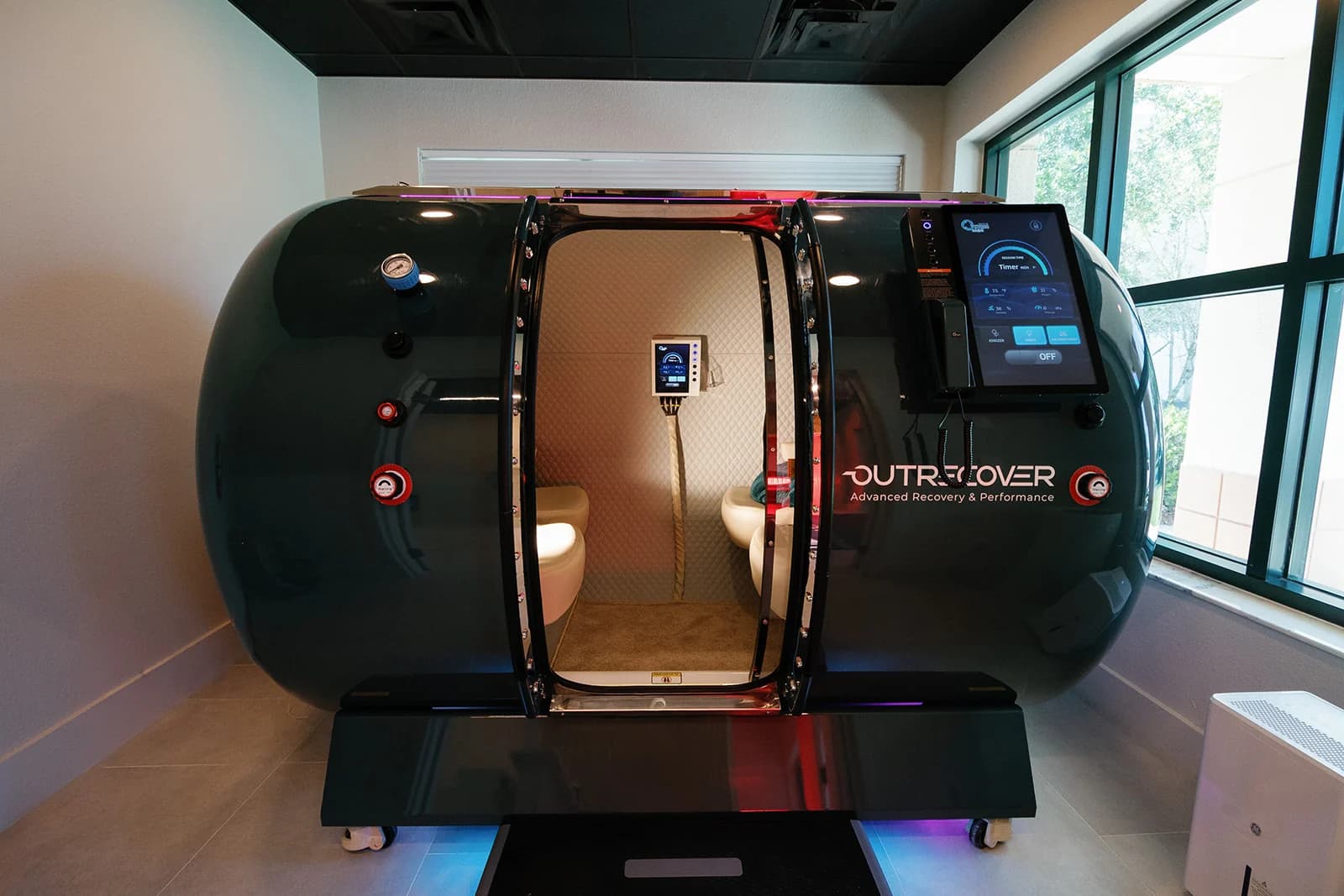 The hyperbaric oxygen suite at OutRecover in Naples, FL