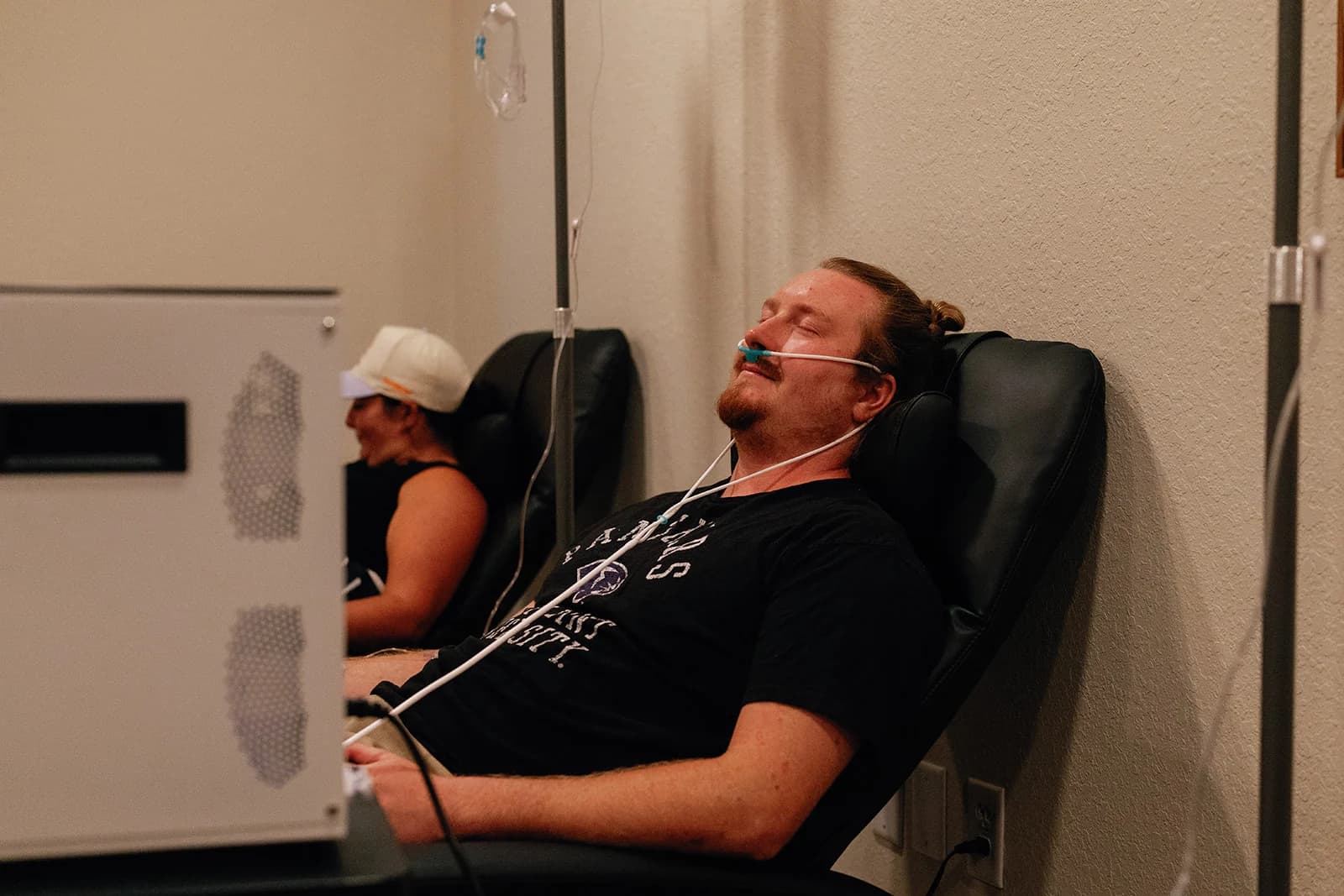 Client during an oxygen and IV infusion session at OutRecover